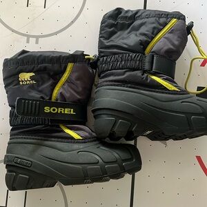 Sorel Kids Snow boots with size 11
